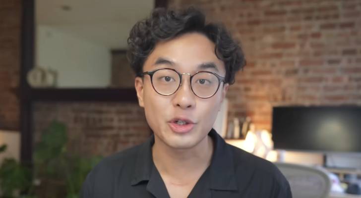 This finance influencer once said middle-class Americans keep falling for 2 money traps laid out by the big banks.