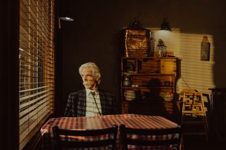 Tommy’s Dad Moves In, Rebecca Hooks Up