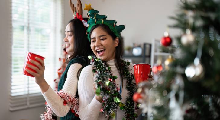 US consumers crippled by 5K debt on average in 2025. But can debt relief programs really help?