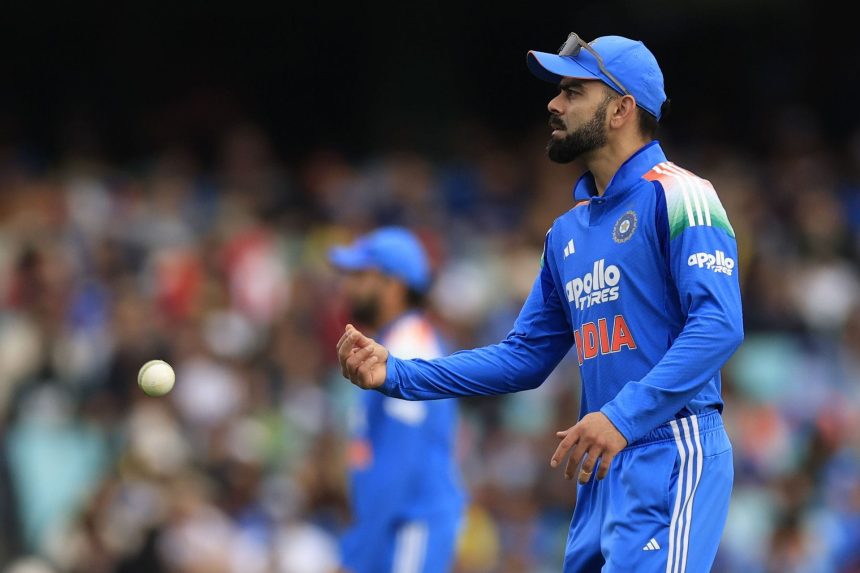 Virat Kohli spotted at Mumbai Airport ahead of departure to Bengaluru for Vijay Hazare Trophy 2025-26 [Watch]