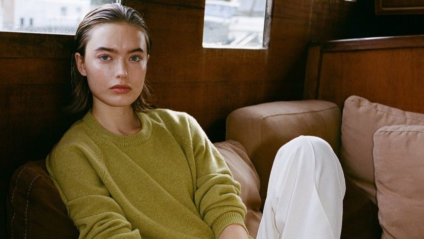 10 Vogue Editor-Approved Airport Outfits to Travel Home in for the Holidays