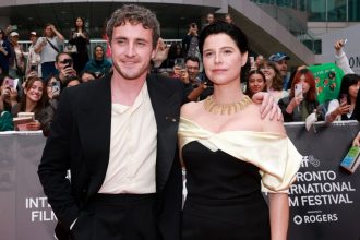 Jessie Buckley and Paul Mescal’s ‘Hamnet’ Press Tour Is Managing to Feel More Instense Than the Movie