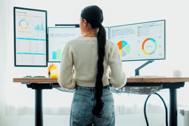 A Simple Change to Your Standing Desk Could Make Workdays Healthier : ScienceAlert