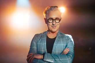 Alan Cumming Signs With UTA