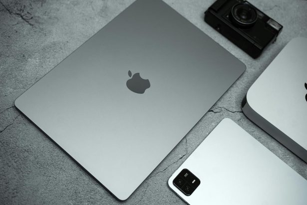 Apple Inc. (AAPL) Faces Added Uncertainty from Regulatory Scrutiny in India