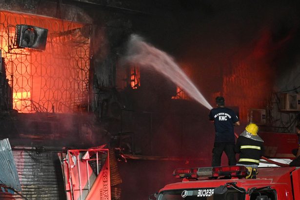 At Least 6 Dead, Dozens Injured in Shopping Mall Fire in Pakistan