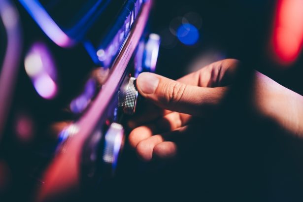 Car Manufacturers Asked to Bring Back Old-Fashioned Controls : ScienceAlert