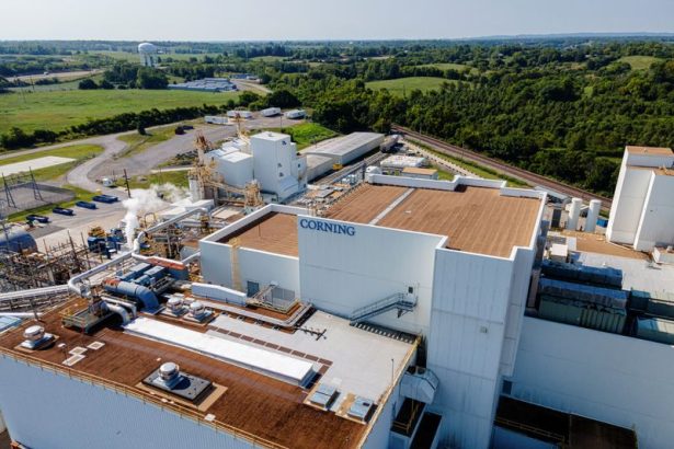 Corning forecasts first-quarter sales above estimates on strong optical fiber demand