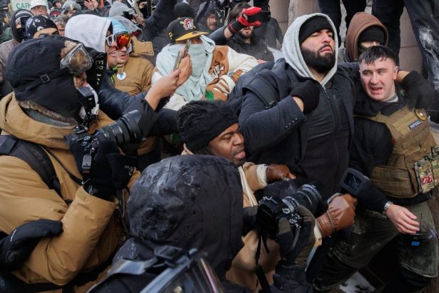 Counter Protesters Chase Off Conservative Influencer During Minneapolis Immigration Crackdown