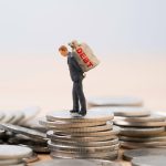 Dollar Sinks on US Fiscal and Political Risks