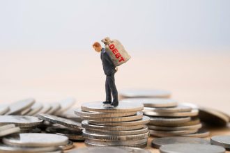 Dollar Sinks on US Fiscal and Political Risks