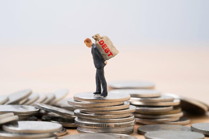 Dollar Sinks on US Fiscal and Political Risks