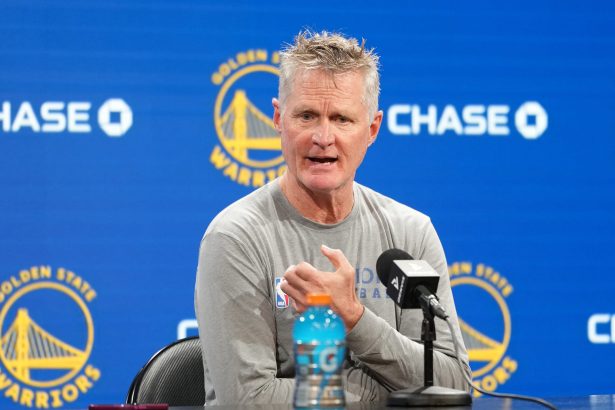 Ex-Warriors Dubs Steve Kerr ‘Problem in Locker Room’ as Steph Curry & Squad’s Championship Hopes Dwindle