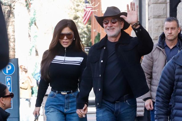 Founders and CEOs cashed in more than  billion of stock last year. Here are the top 5 biggest sellers.