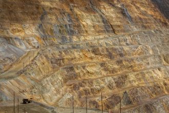 Hillgrove and Heavy Minerals sign garnet tailings processing agreement