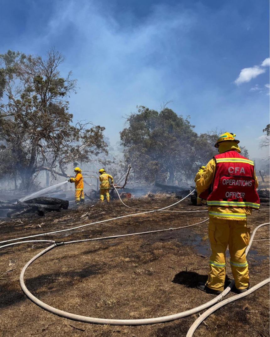 Hundreds of homes lost as Aussie bushfires take toll