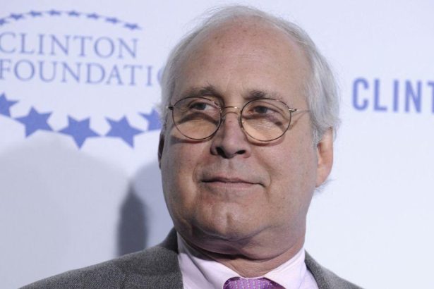 Inside Chevy Chase Fall From Comedy Hero To Hollywood Outcast