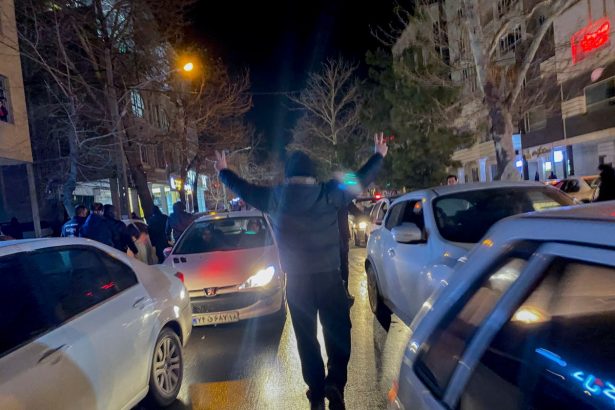 Internet collapses in Iran amid protests over economic crisis