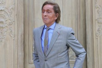 Italian fashion designer Valentino Garavani dies at 93 : NPR