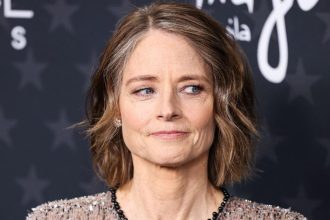 Jodie Foster, 63, Sparks Schizophrenia Fears After Therapy Confession