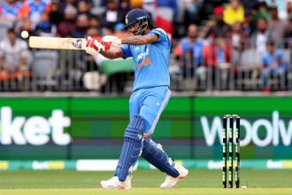 KL Rahul wears a stunned look after a soft dismissal for 1 against Jayden Lennox in IND vs NZ 2026 3rd ODI [Watch] 