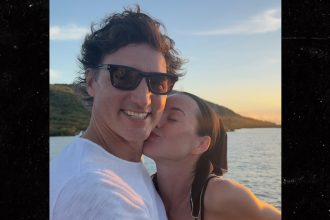 Katy Perry Kisses Justin Trudeau in New Photo