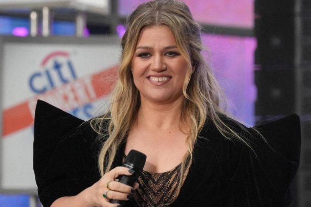 Kelly Clarkson May Leave TV To Focus On Kids After Ex-Husband’s Death