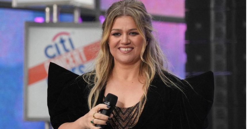 Kelly Clarkson May Leave TV To Focus On Kids After Ex-Husband’s Death