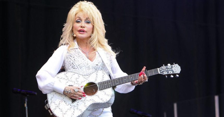 ‘Lonely’ Dolly Parton ‘Planning Her Own Funeral’