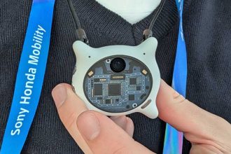 Looki L1 AI Pendant Hands-on: Ridiculous, But I Kind Of Love It