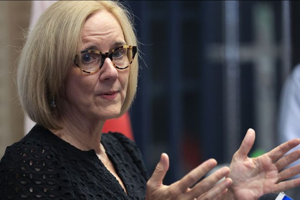 Miami mayor calls for reinstating TPS for Venezuelans : NPR