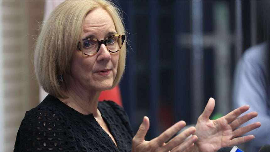 Miami mayor calls for reinstating TPS for Venezuelans : NPR