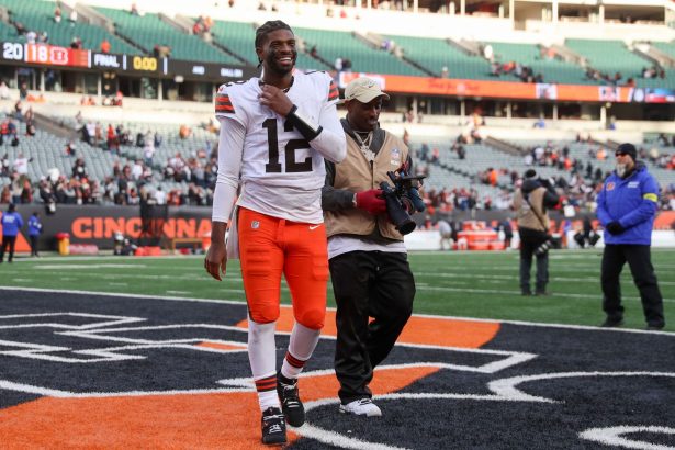 NFL fans react as Shedeur Sanders arrives for Pro Bowl Games in San Francisco