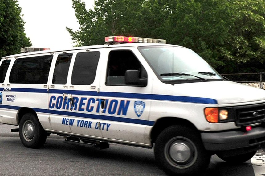 NYC Correction officer busted with stash of weapons in car: DA