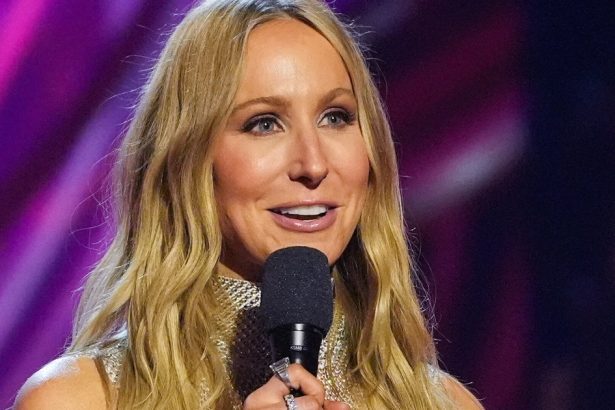 Nikki Glaser Admits There’s A Golden Globes Gag About A Celeb She’s Struggling With