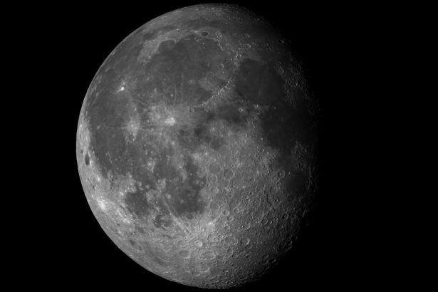 Our Moon Is Curiously Lopsided, And a Massive Impact Could Be to Blame : ScienceAlert