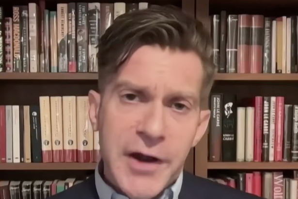 ‘Overreacting’: Ex-FBI Official Rips Trump Admin’s ‘Asinine’ Excuses For ICE Shooting