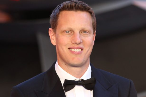 Paramount Skydance Extends Warner Bros Hostile Takeover Offer Deadline