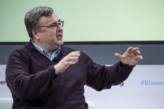 Reid Hoffman urges Silicon Valley leaders to stop bending the knee to President Trump
