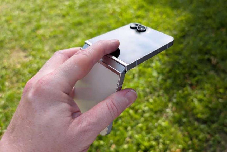 Samsung Galaxy Z Flip Flexible Hinge Patent Spotted