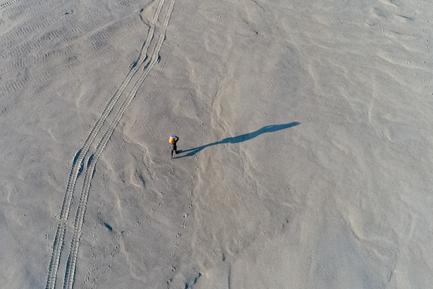 “Sandcastles” Tells the Tale of Two Singapores
