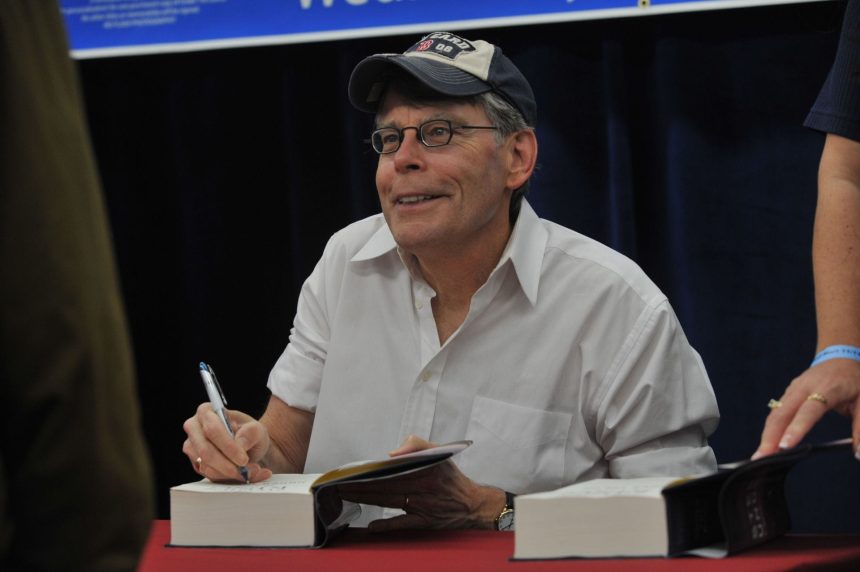 Stephen King lambasts POTUS, claims he “can’t spell,” “can’t read” & doesn’t know “basic grammar”