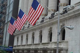 Stocks Finish Slightly Lower as Bond Yields Climb