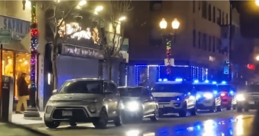 Takeover robbery crew strikes Devon Avenue jewelry store, leaves security guard disarmed and handcuffed