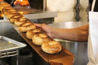 This Brooklyn bagel shop is saving money with plug-in batteries