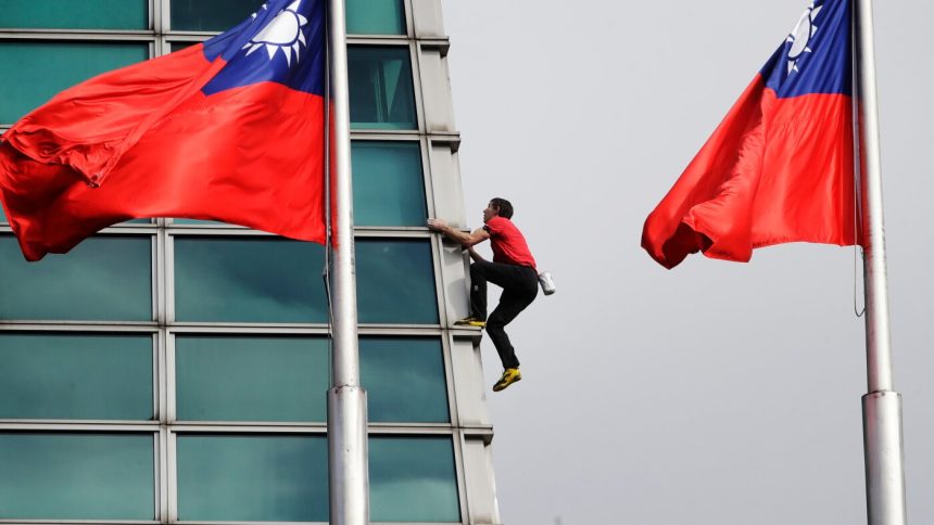 U.S. rock climber Alex Honnold reaches top of Taipei skyscraper without ropes : NPR