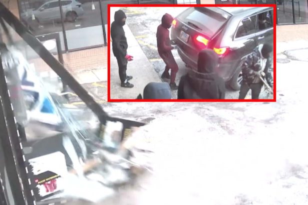 Video shows burglary crew ripping ATM from Chicago store with SUV and chain