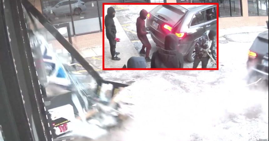 Video shows burglary crew ripping ATM from Chicago store with SUV and chain