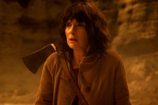 Winona Ryder on Stranger Things Finale and Joyce’s Ax Beheading Vecna