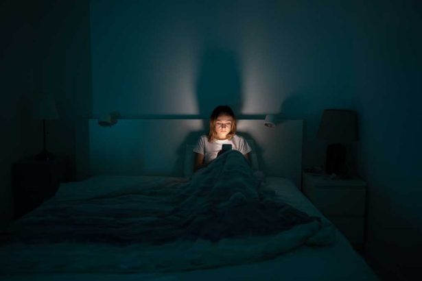 Your Phone is Covertly Sharing Your Data at Night! How to Stop it